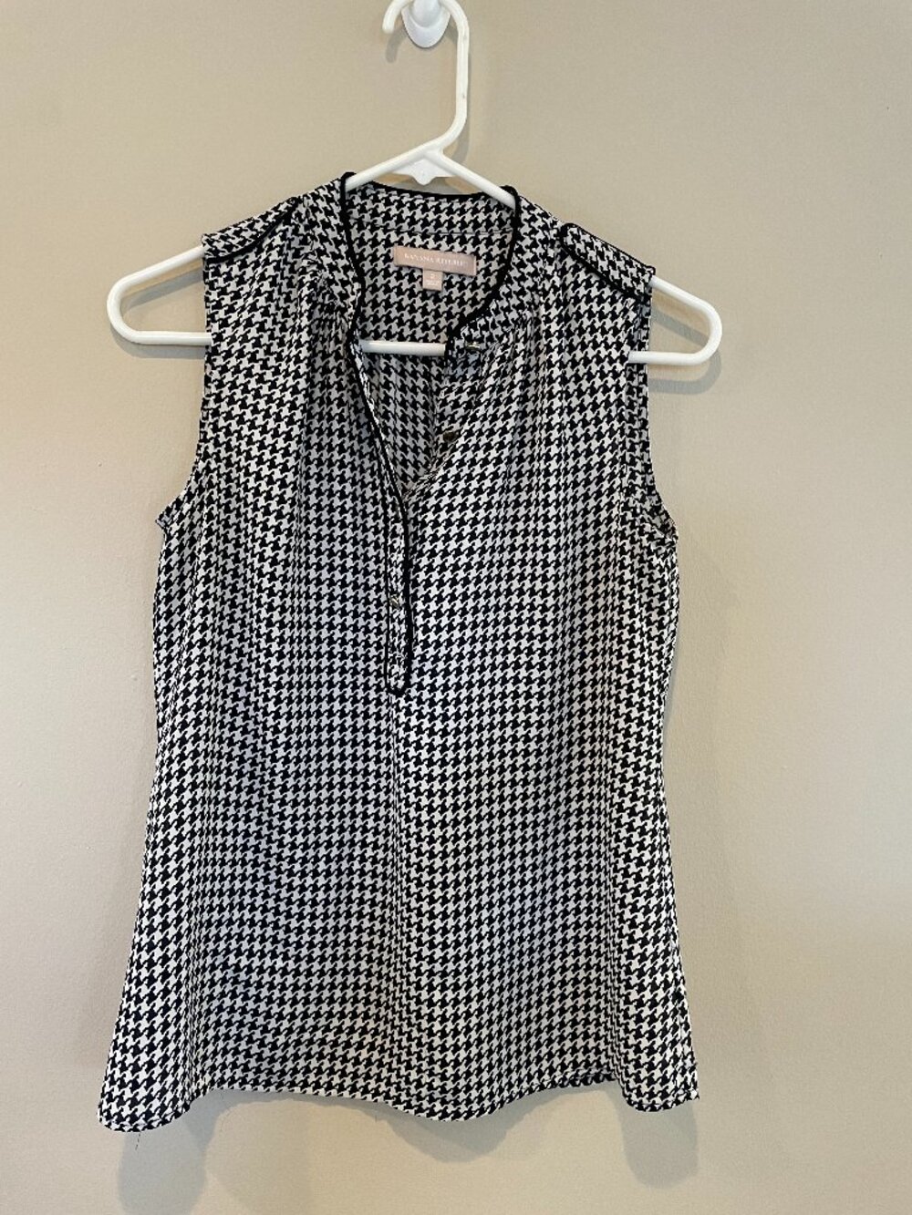 Banana Republic Sleeveless Houndstooth Blouse Gold Buttons Sz 2